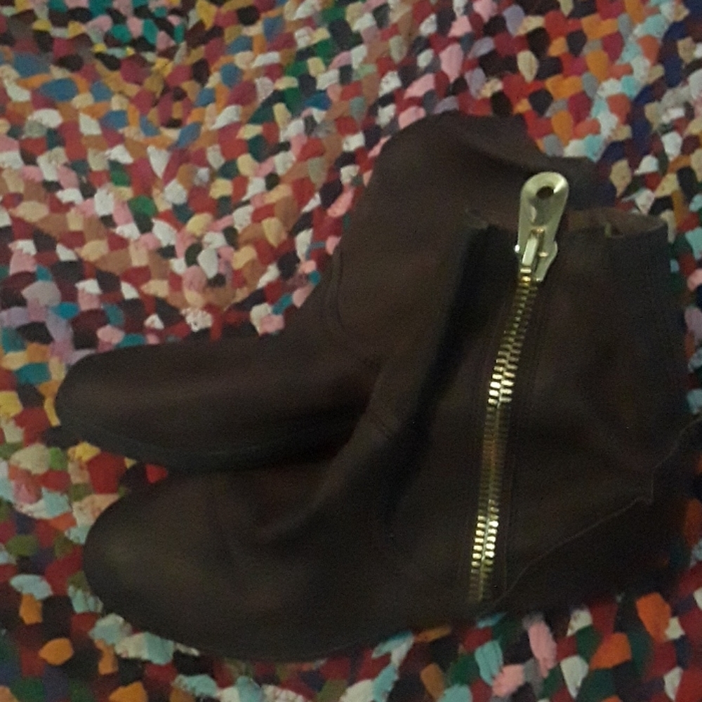 BCBG boots